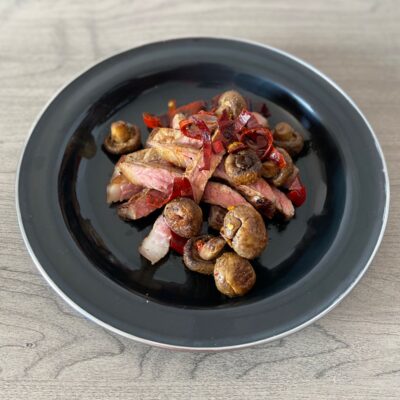 Res Champiñones con Guajillo